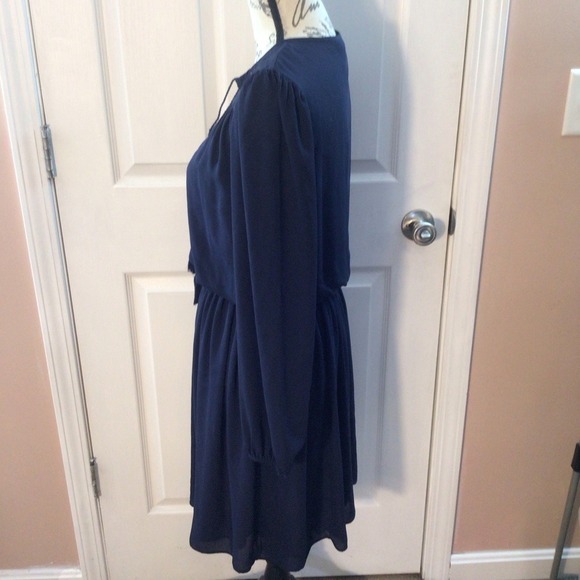 SALE White House Black Market Blue Bishop Sleeve V-Neck Dress Size 2 - Picture 3 of 11